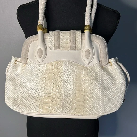 Hot in Hollywood genuine leather purse - Picture 3 of 7